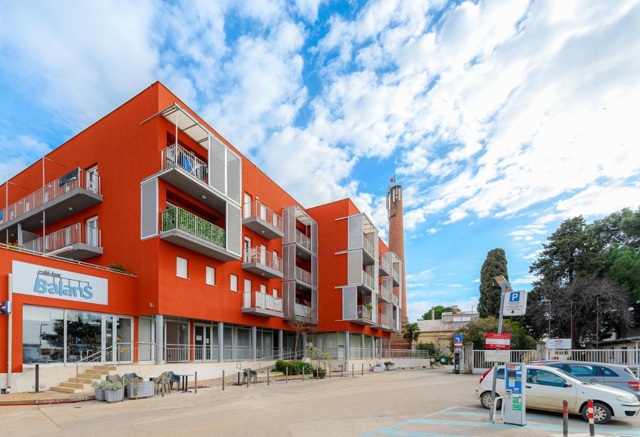 Apartment Ares 13 In Umag Center Buitenkant foto